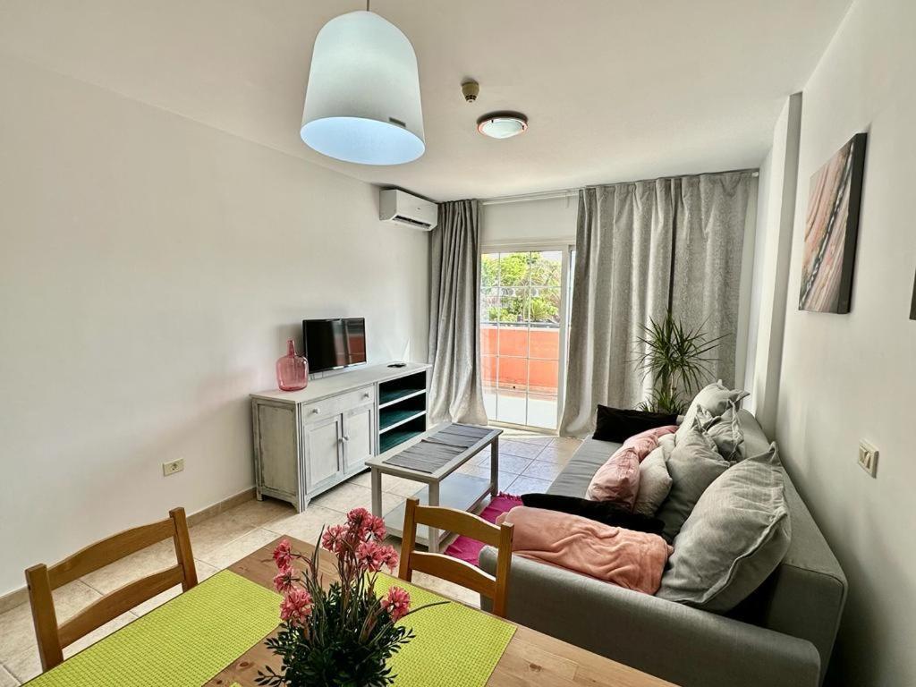 Sunny Apartment & Heated Pool Los Cristianos  Exterior photo