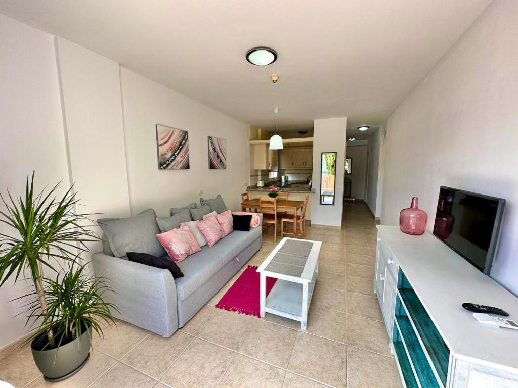 Sunny Apartment & Heated Pool Los Cristianos  Exterior photo
