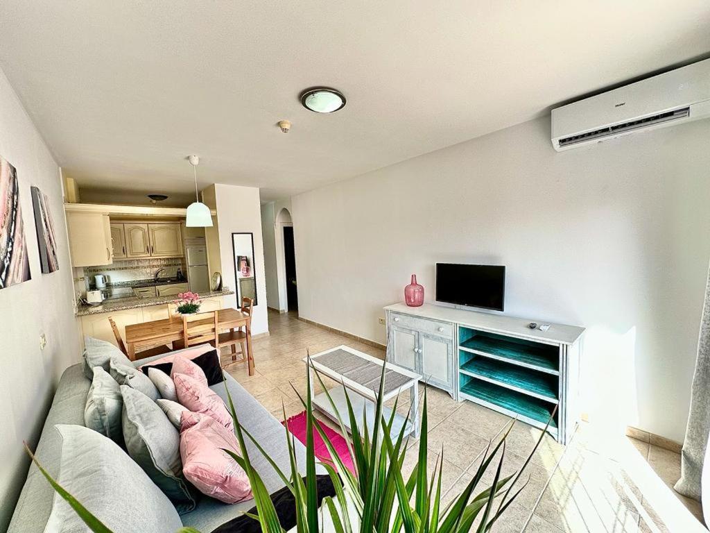 Sunny Apartment & Heated Pool Los Cristianos  Exterior photo