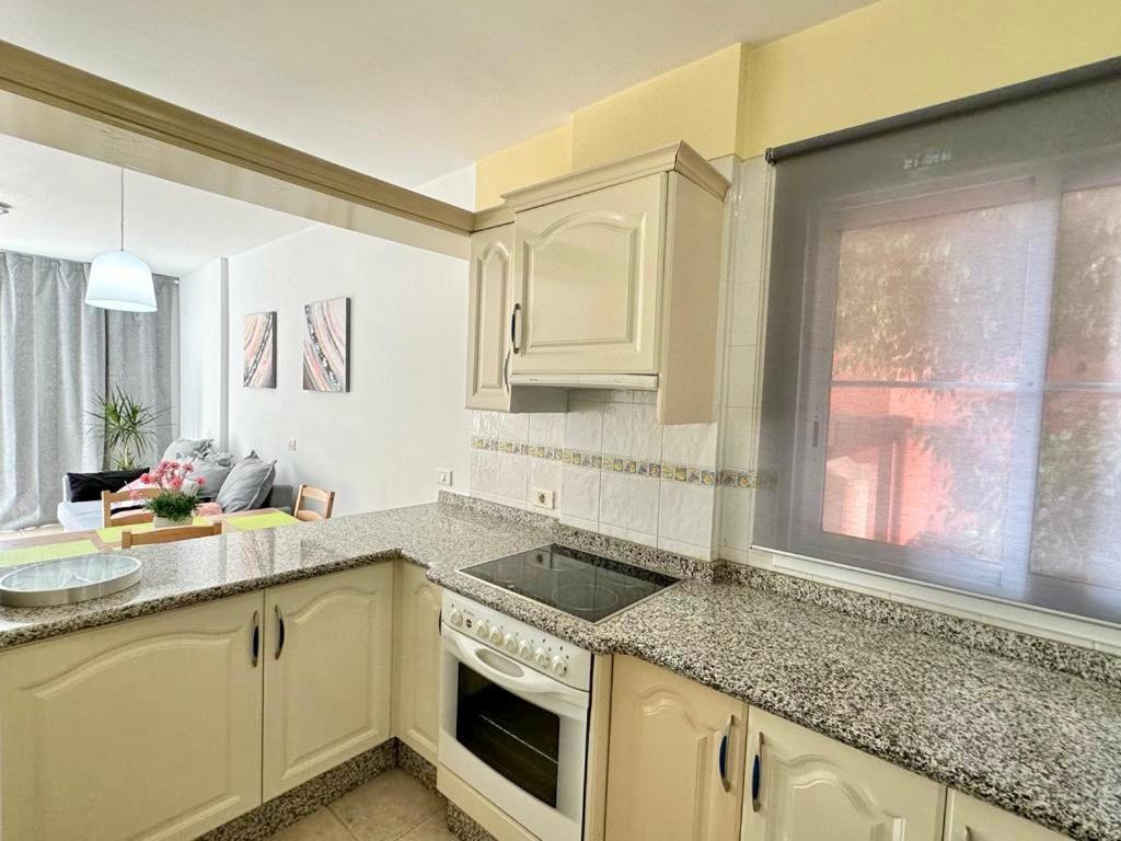 Sunny Apartment & Heated Pool Los Cristianos  Exterior photo