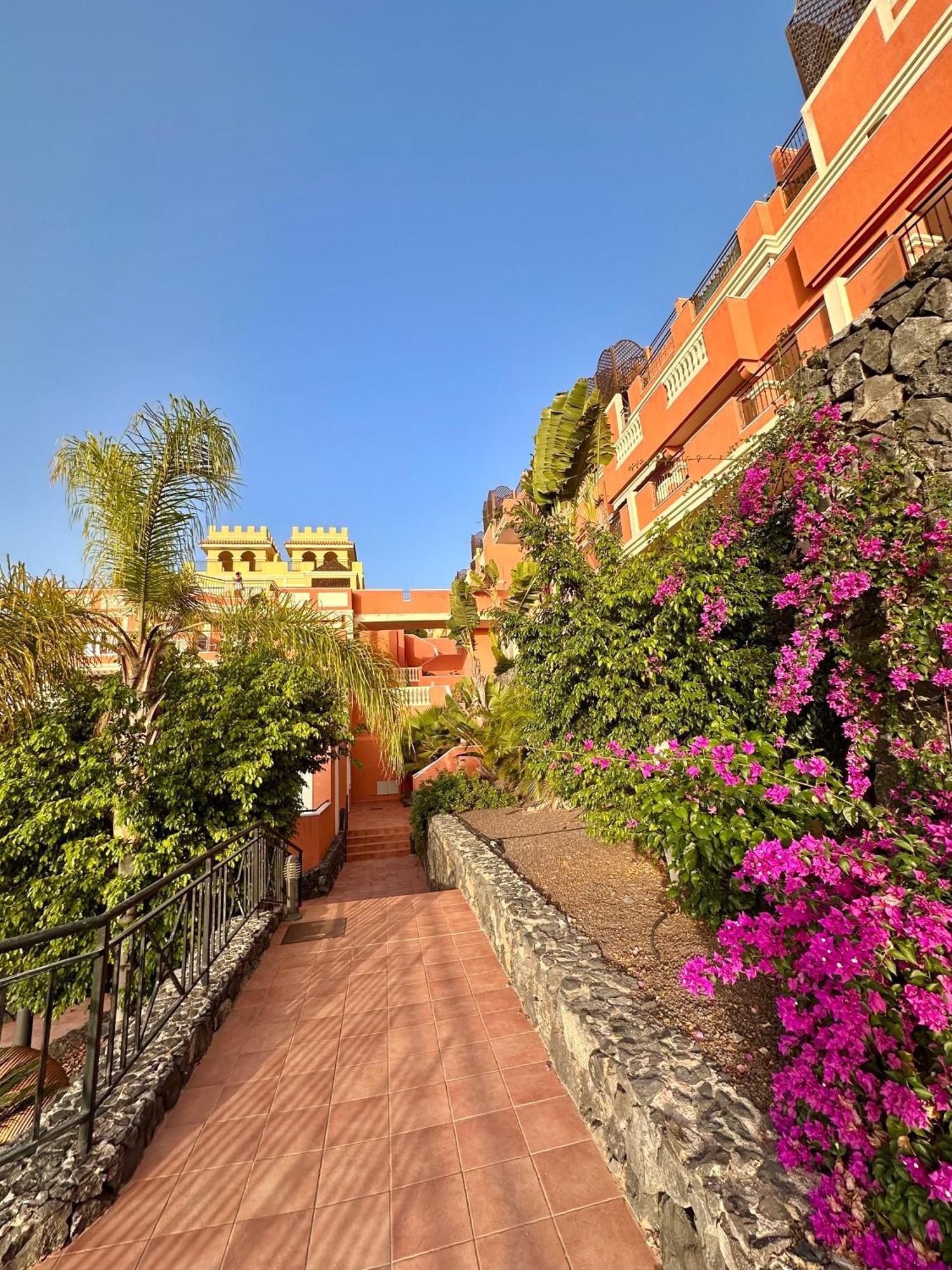 Sunny Apartment & Heated Pool Los Cristianos  Exterior photo