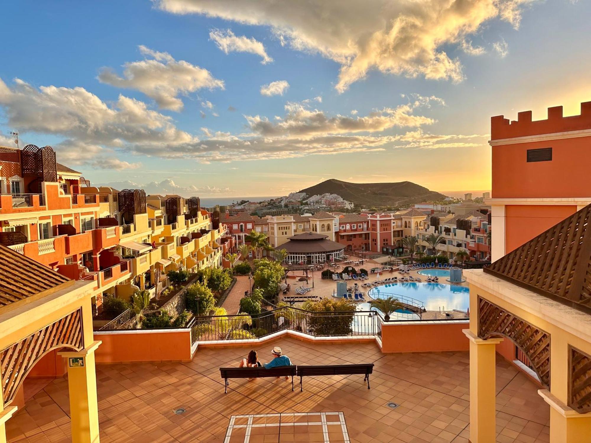 Sunny Apartment & Heated Pool Los Cristianos  Exterior photo