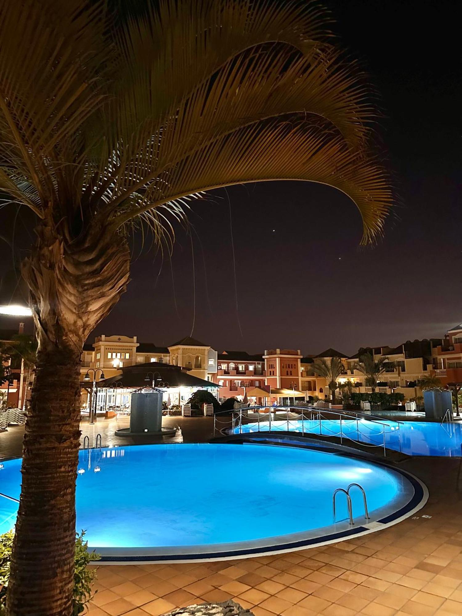 Sunny Apartment & Heated Pool Los Cristianos  Exterior photo