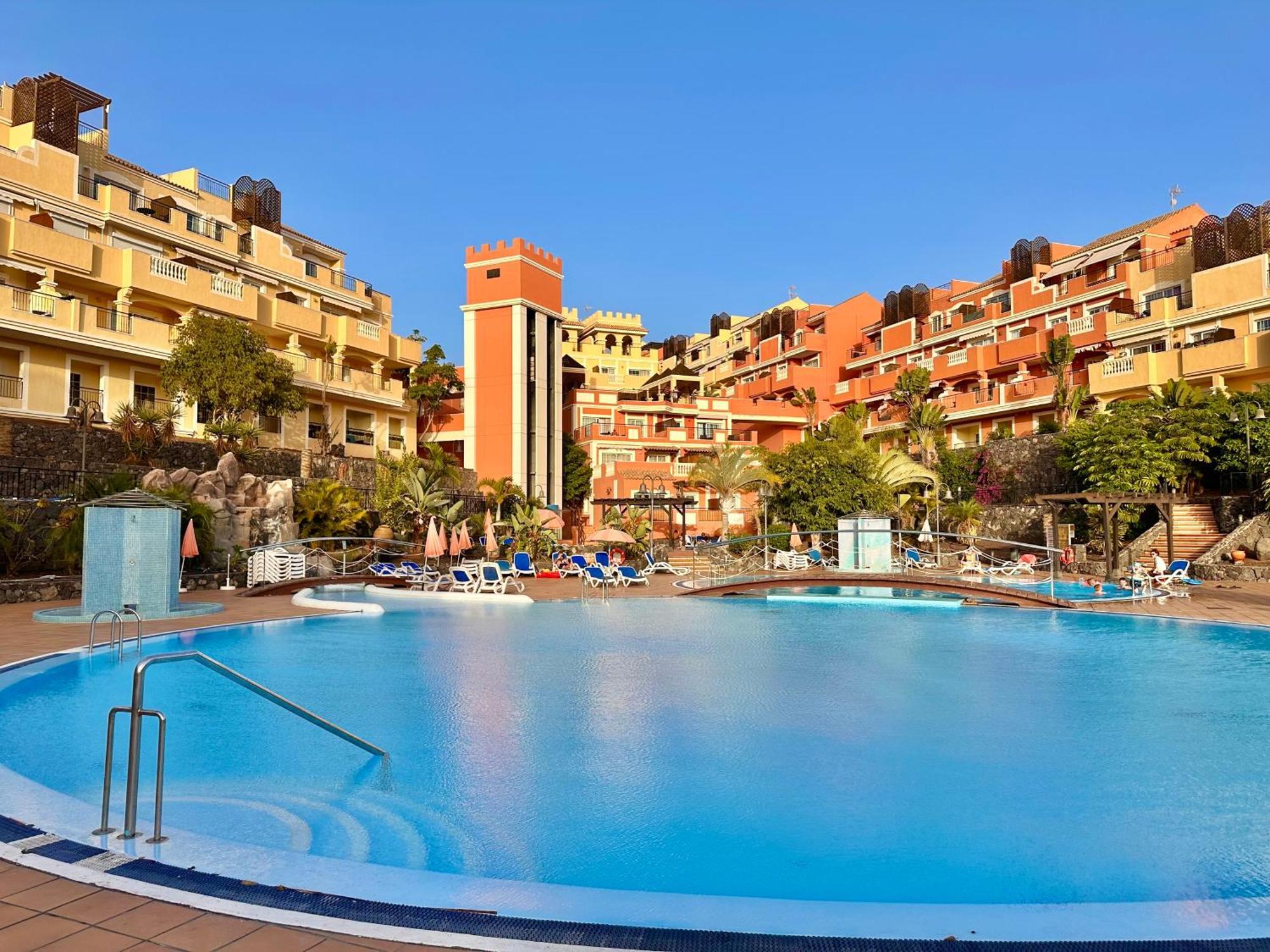 Sunny Apartment & Heated Pool Los Cristianos  Exterior photo